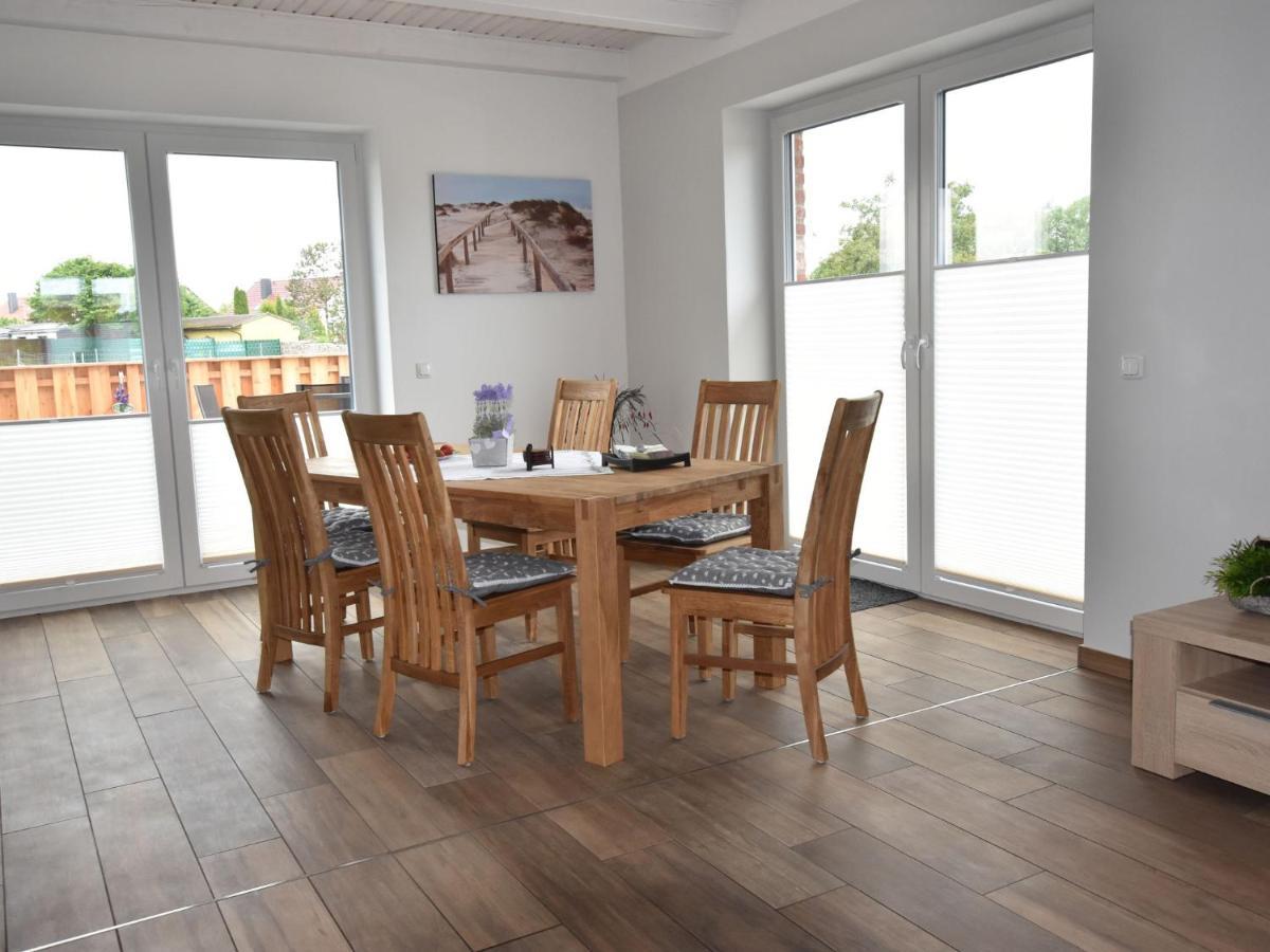 Cozy Holiday Home In Gross Schwansee With Sauna Exteriör bild